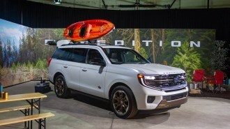 2025-ford-expedition-front-3q-right