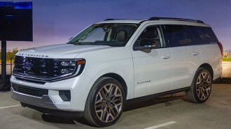 2025-ford-expedition-platinum-front-3q-left