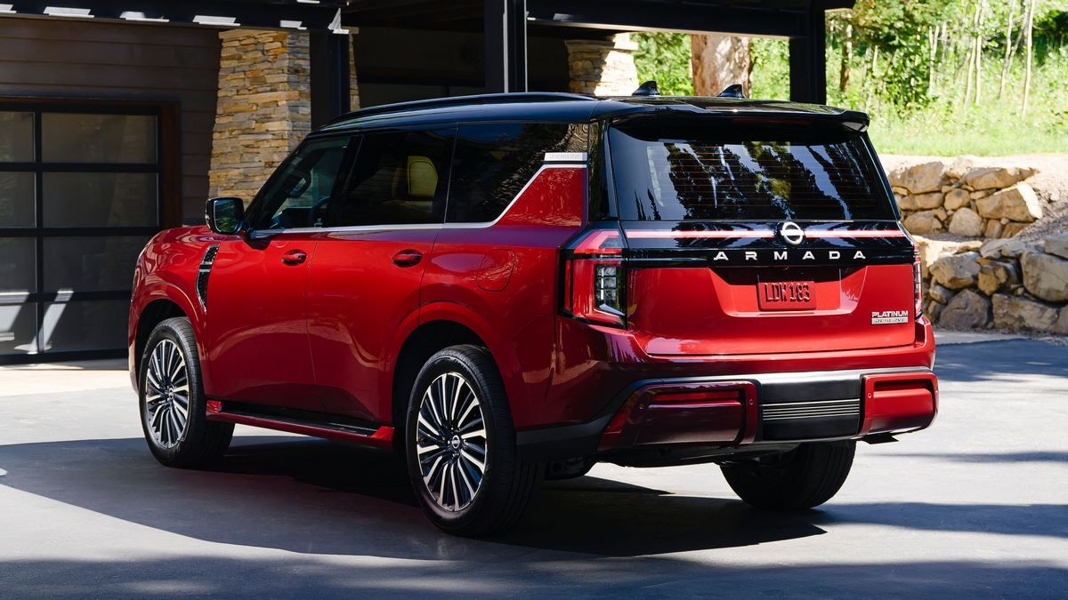 2025 Nissan Armada Platinum Reserve parked in front of a cabin.
