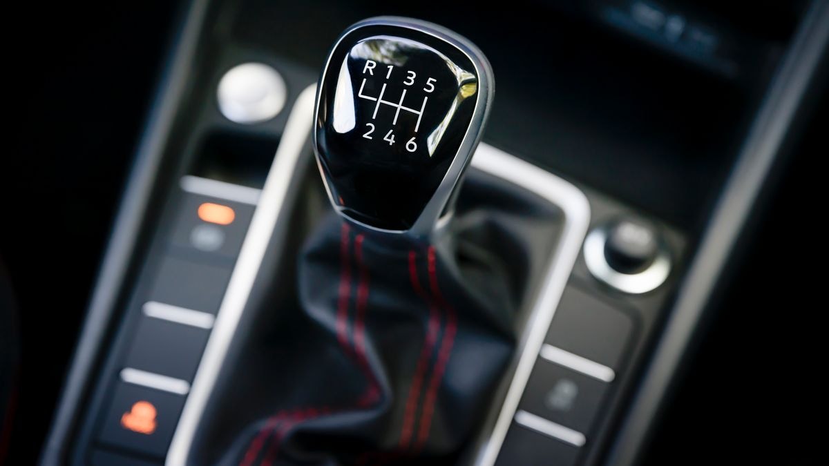 2025-volkswagen-jetta-gli-stick-shift