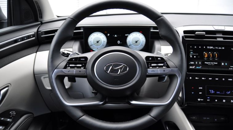 2024 Hyundai Tucson driver POV.