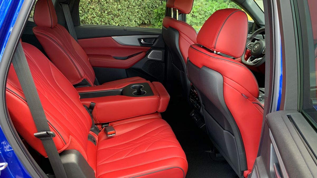 2025-acura-mdx-a-spec-2nd-row-arm-rest