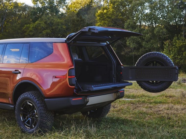 Scout-Traveler-Concept-Split-Tailgate