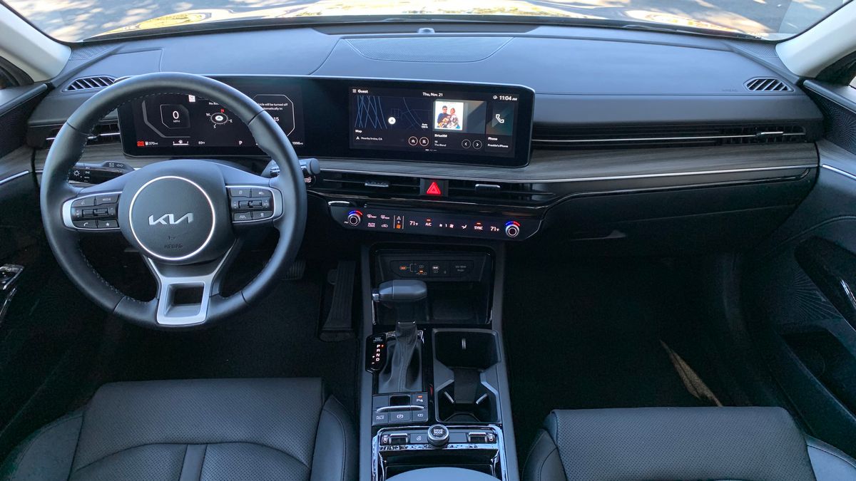 2025-kia-k5-front-cabin