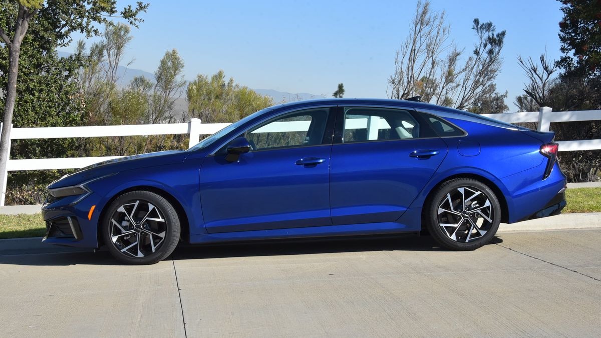 2025-kia-k5-profile-left