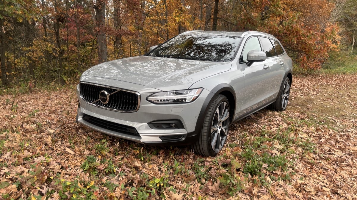 The 2025 Volvo V90 Cross Country seen from a front quarter angle