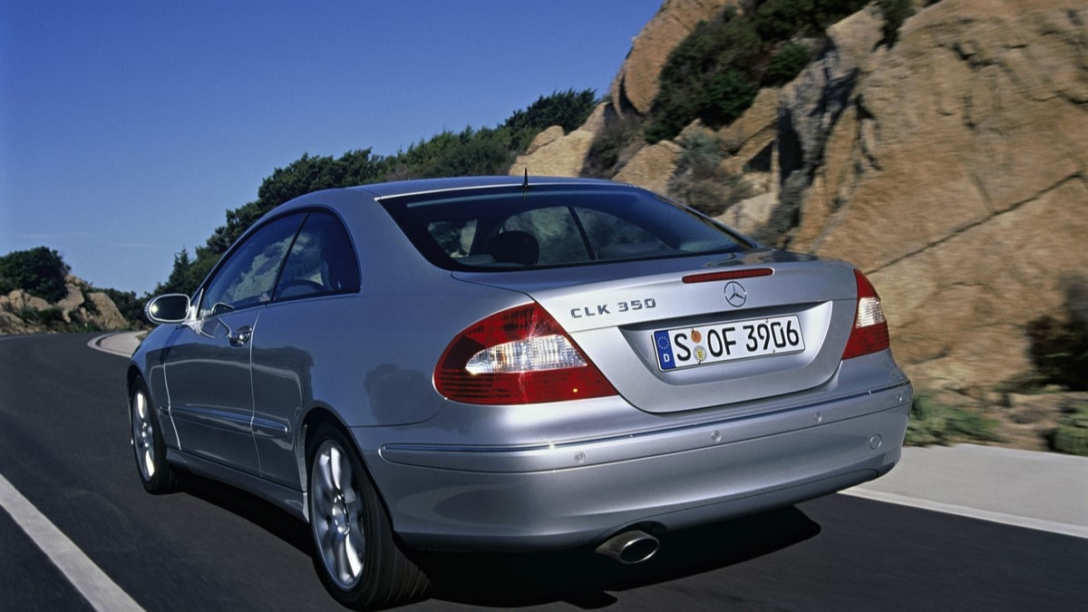Th2 2004 Mercedes-Benz CLK seen from a rear quarter angle