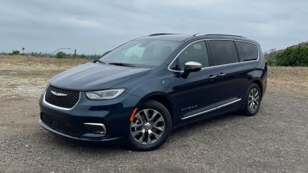 2025 Chrysler Pacifica PHEV