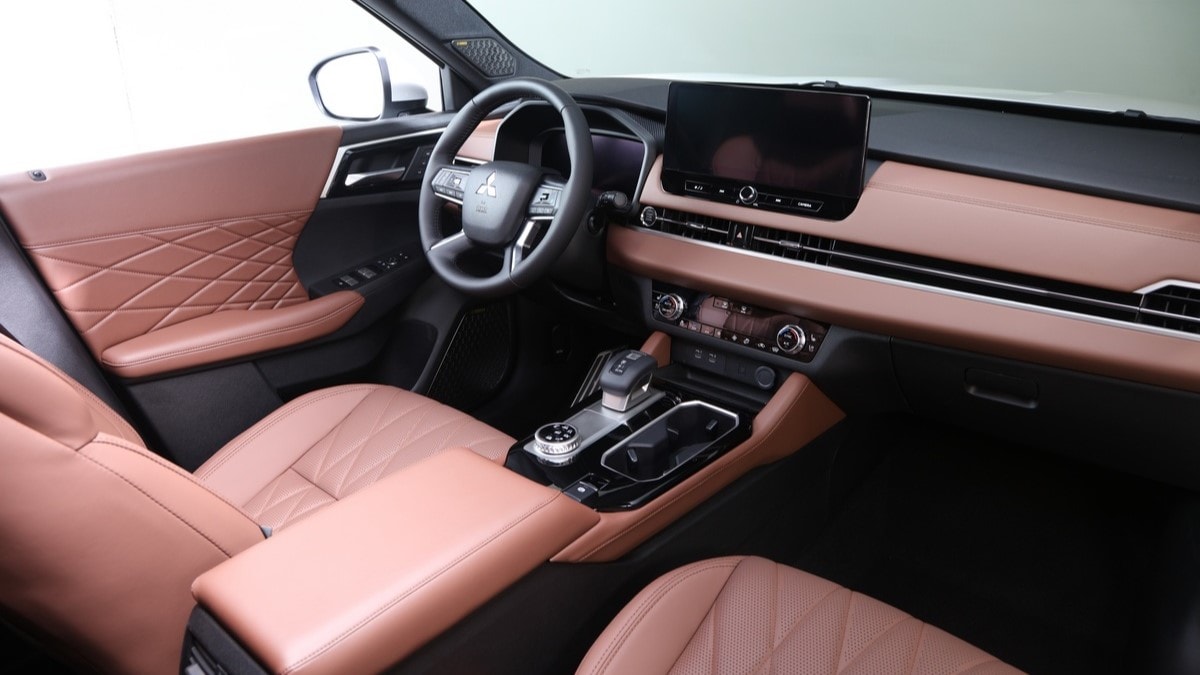 The interior of the 2025 Mitsubishi Outlander