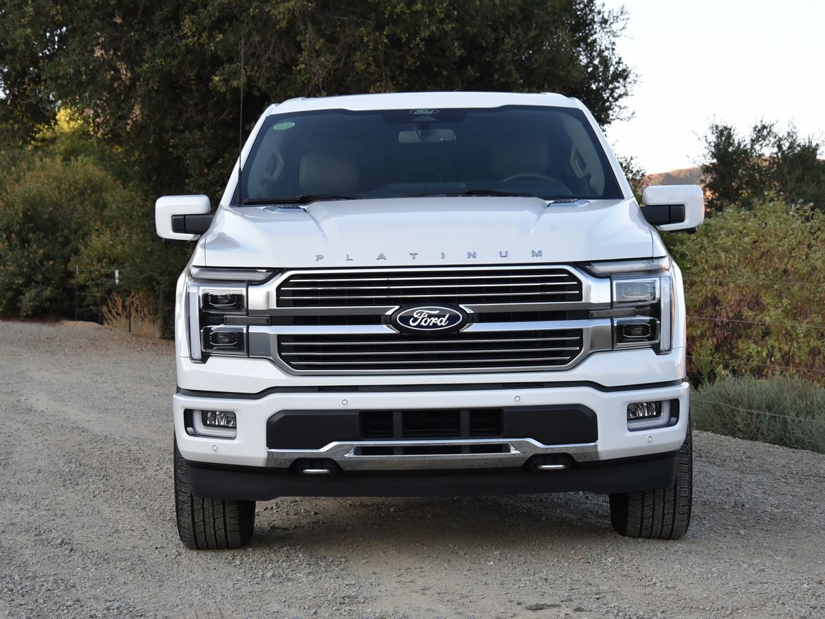 2025-ford-f-150-platinum-front-4x3