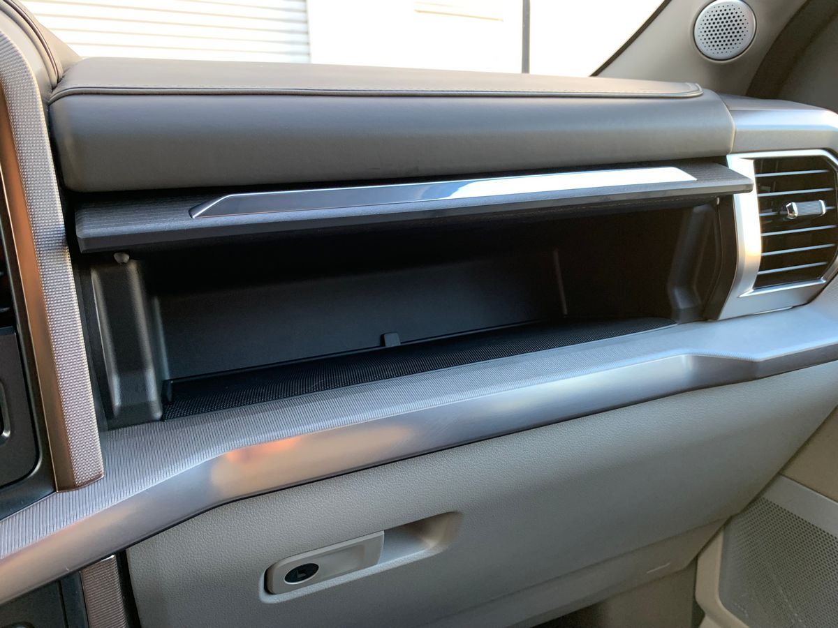 2025-ford-f-150-platinum-interior-dash-storage-4x3