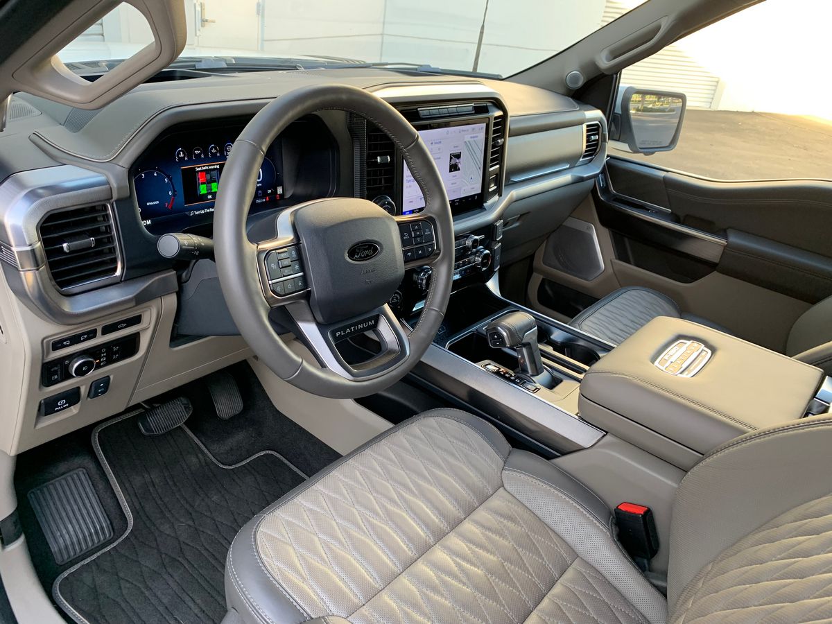 2025-ford-f-150-platinum-interior-driver-pov-4x3
