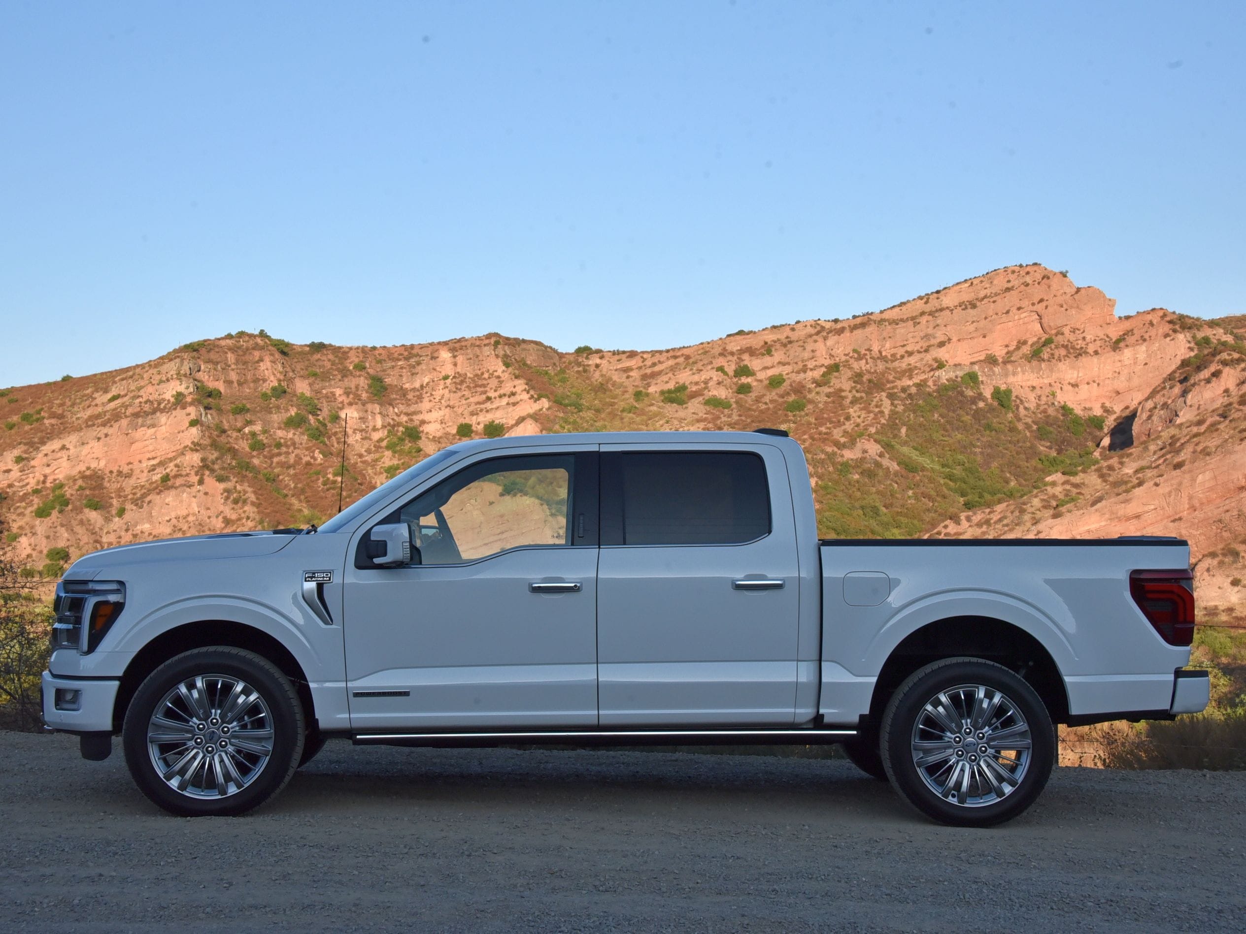 2025-ford-f-150-platinum-profile-left-4x3
