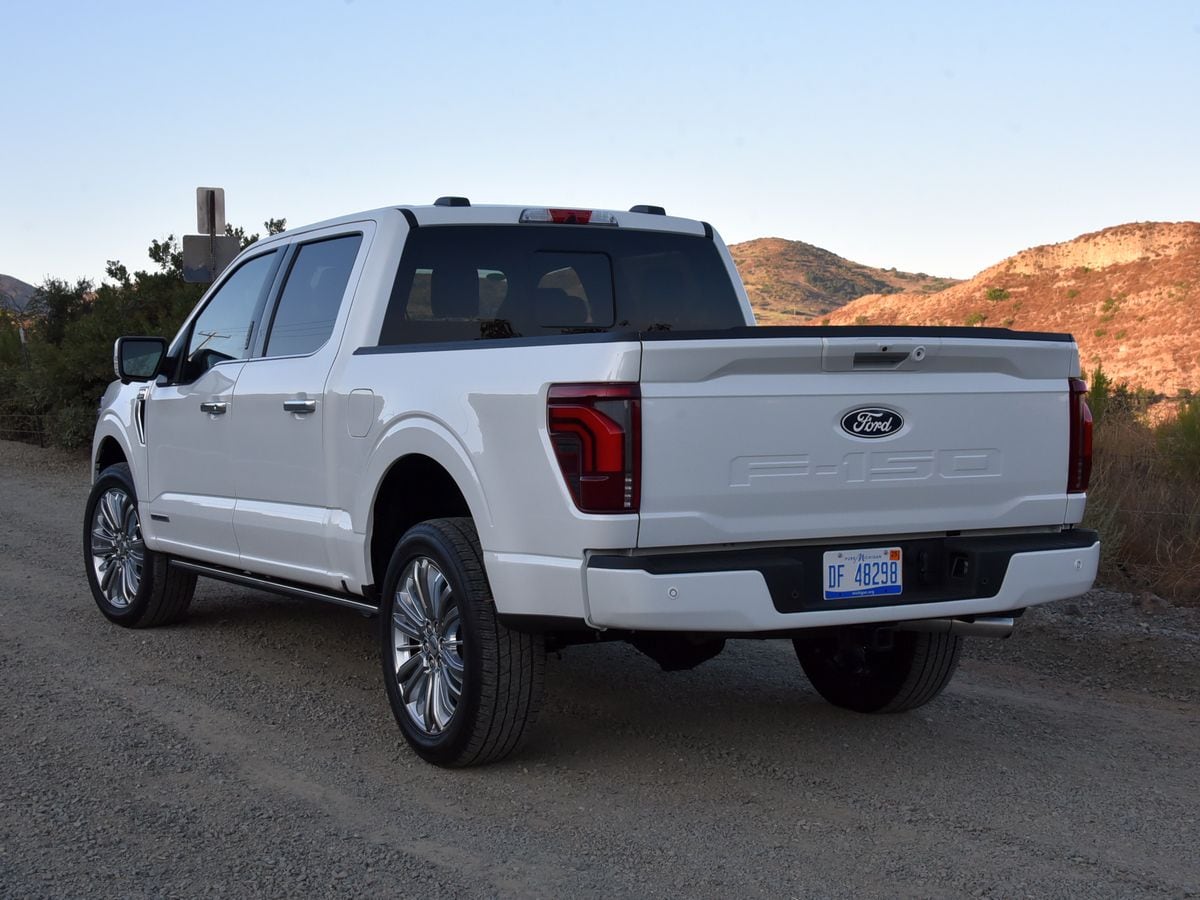 2025-ford-f-150-platinum-rear-left-3qtr-4x3