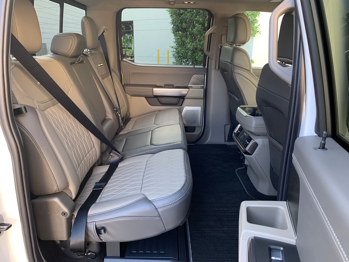 2025-ford-f-150-platinum-rear-seats-4x3