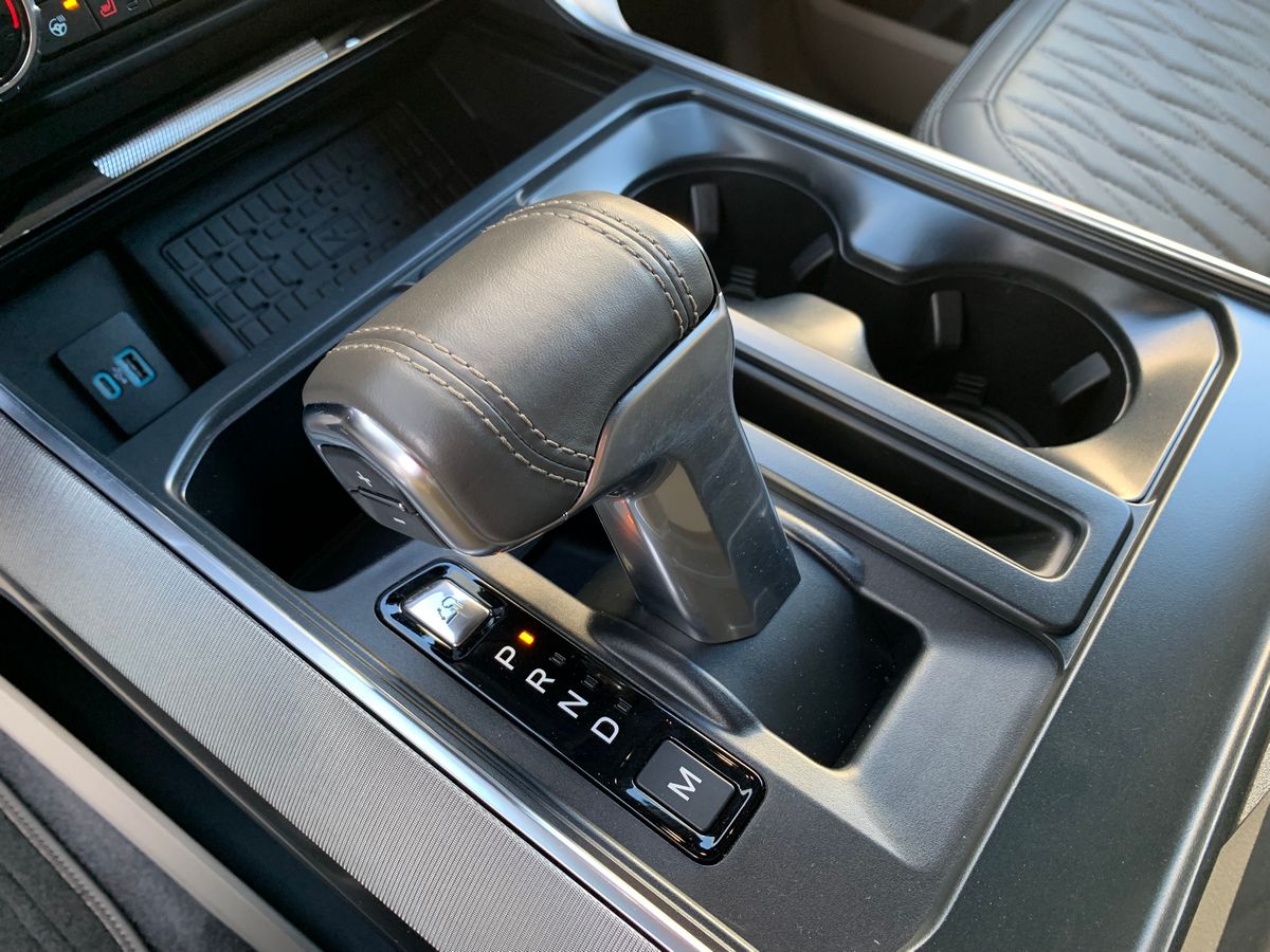 2025-ford-f-150-platinum-shifter-console-4x3