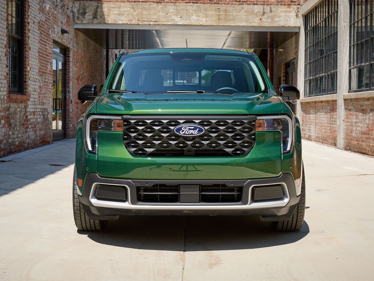 2025-ford-maverick-green-front-4x3