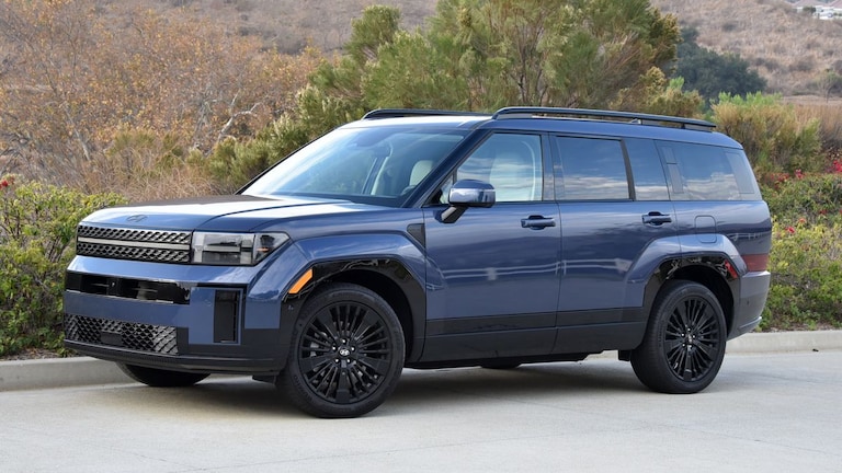 2025 Hyundai Santa Fe vs. 2025 Kia Sorento Comparison - Kelley Blue Book