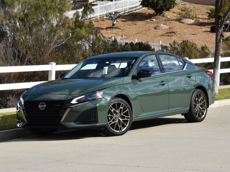 2025 Nissan Altima SR in Tactical Green