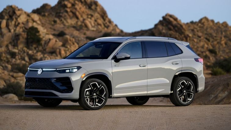 2025 Volkswagen Tiguan R-Line in Ascot Grey