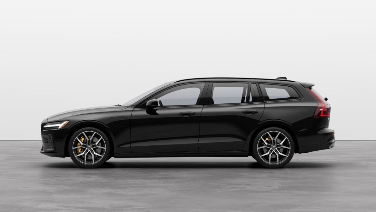 The 2024 Volvo V60 Polestar Engineered seen in profile