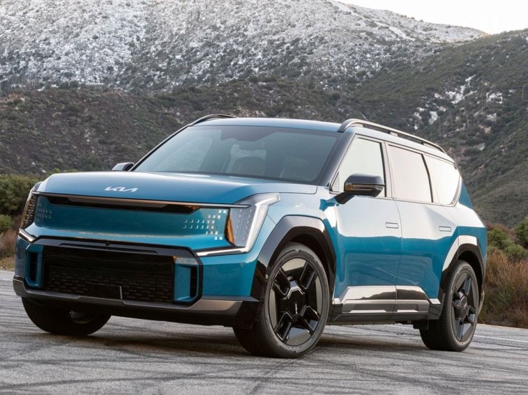 2025-KIA-EV9-FRONT-LEFT-3QTR-4 × 3-1