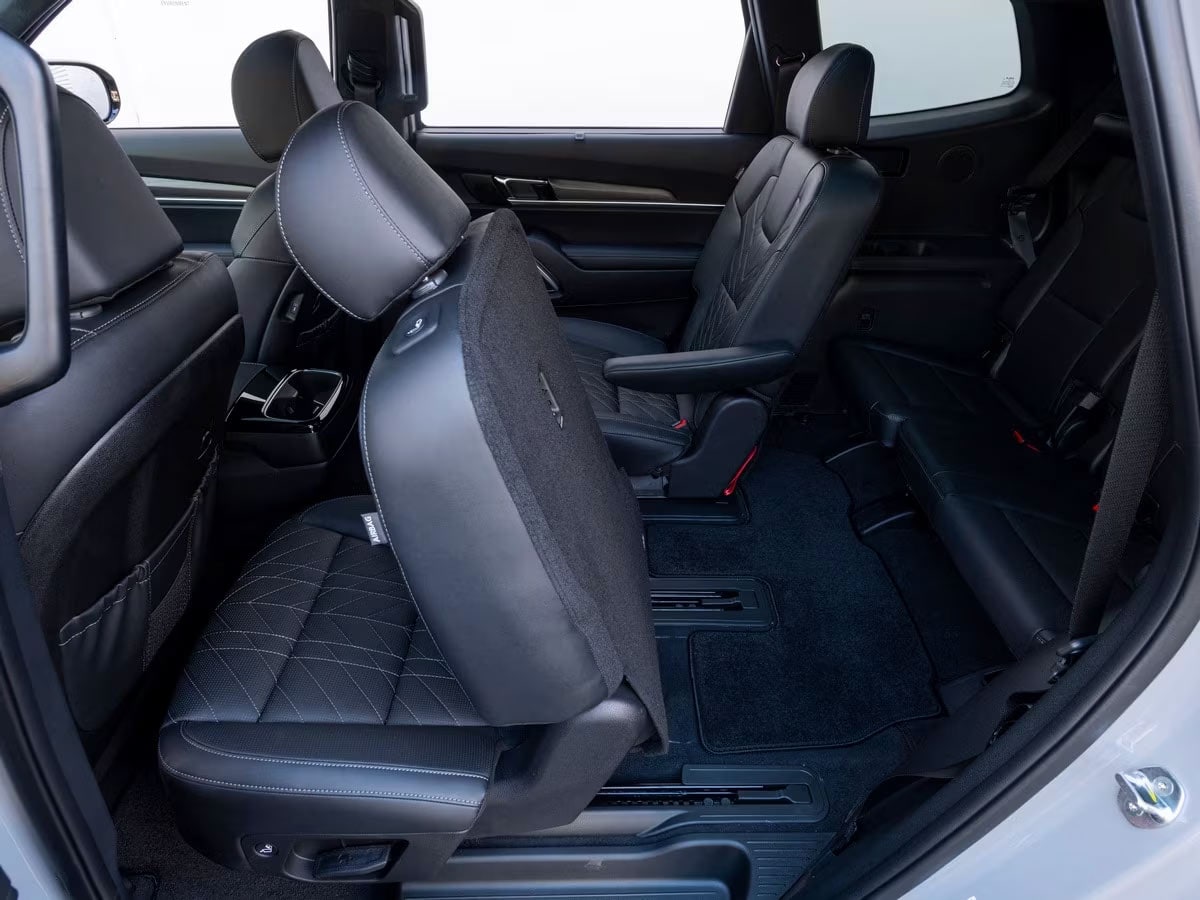 2025-kia-telluride-xline-2nd-row-access