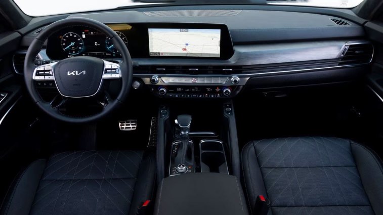الجزء الداخلي من 2025 Kia Tellruide X-Line.