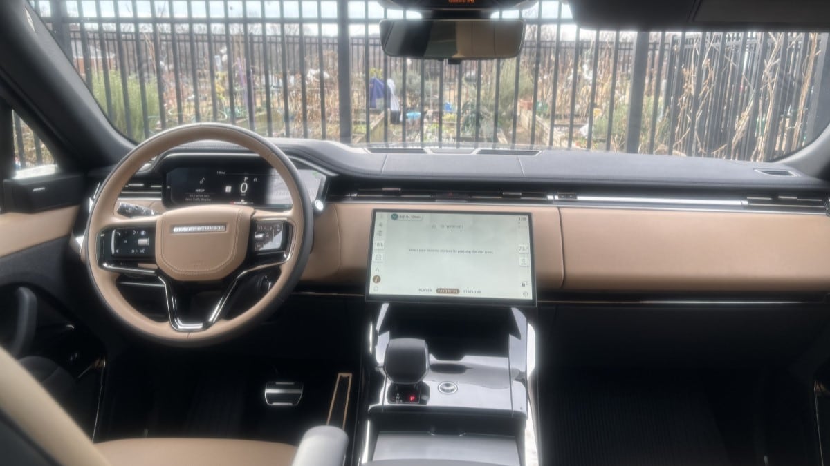 The interior of the 2025 Range Rover Sport