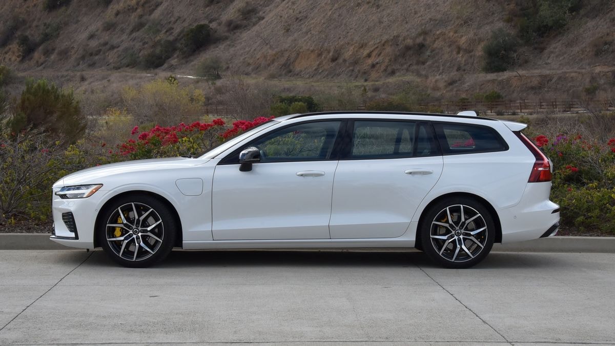 2025 Volvo V60 T8 in Crystal White