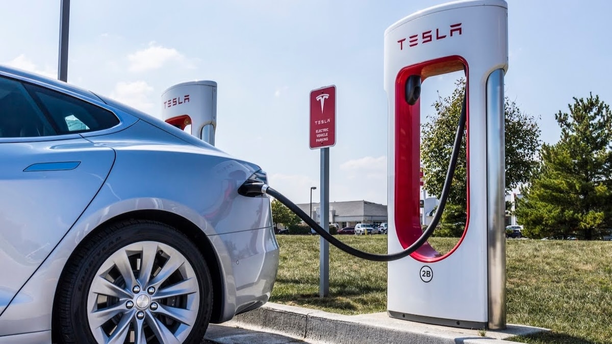 A Tesla charging at a Supercharger