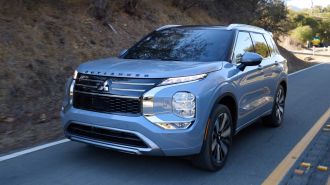 2025 Mitsubishi Outlander in Moonstone Gray Metallic