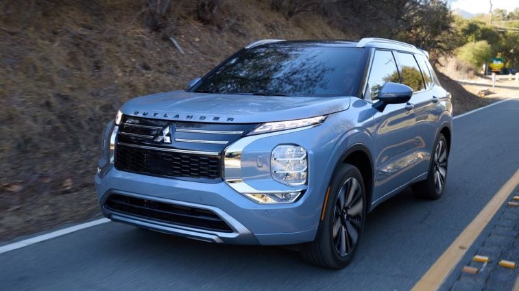 2025 Mitsubishi Outlander in Moonstone Gray Metallic