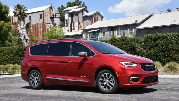 2025 Chrysler Pacifica Pinnacle PHEV in Red Hot Pearl