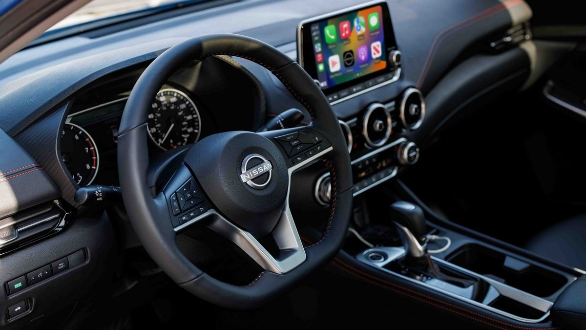 2025-nissan-sentra-steering-wheel-dash