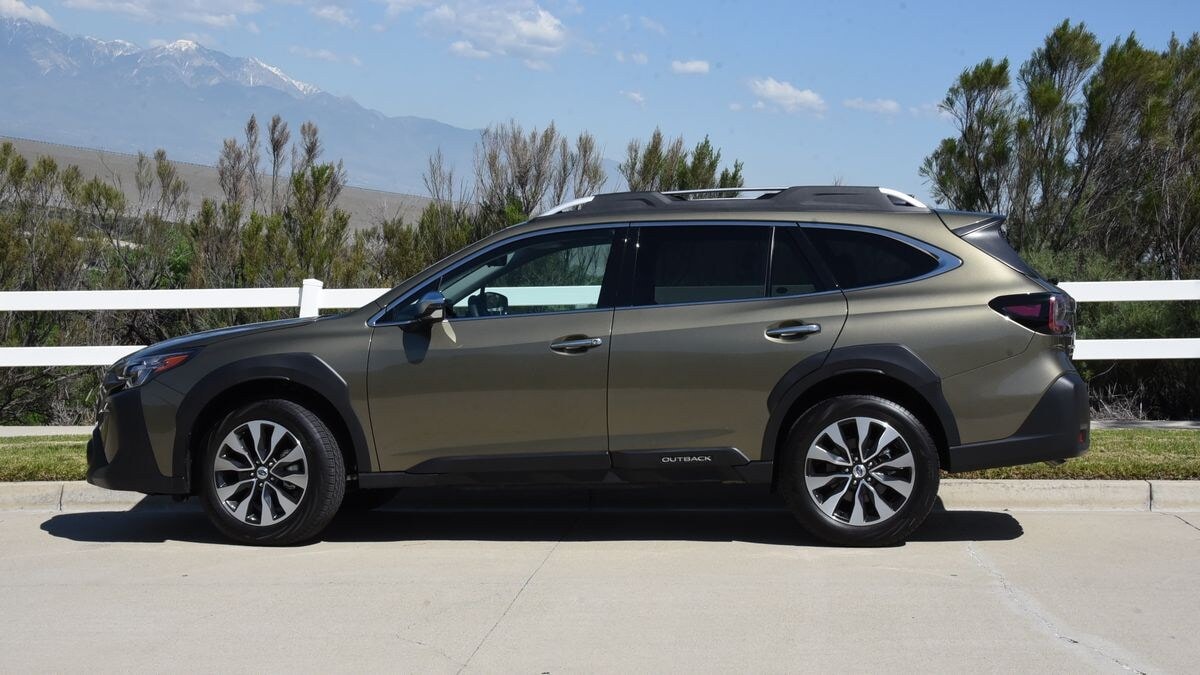 2025-subaru-outback-touring-profile-left_0b4ecb