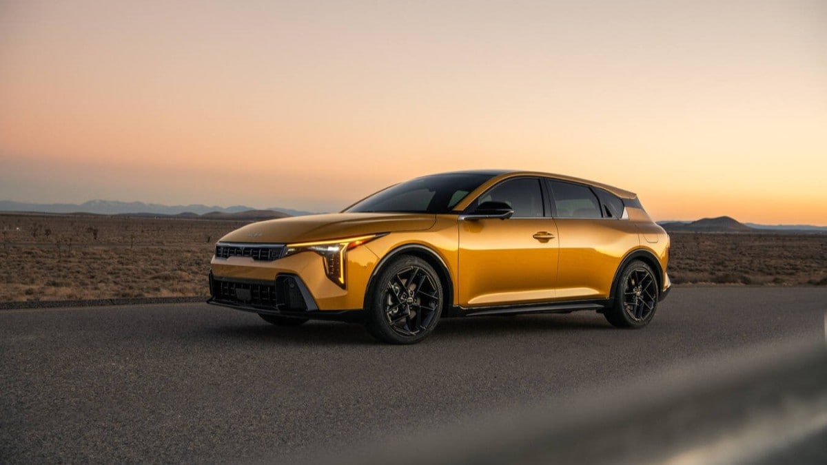 The 2026 Kia K4 Hatchback seen from a front quarter angle