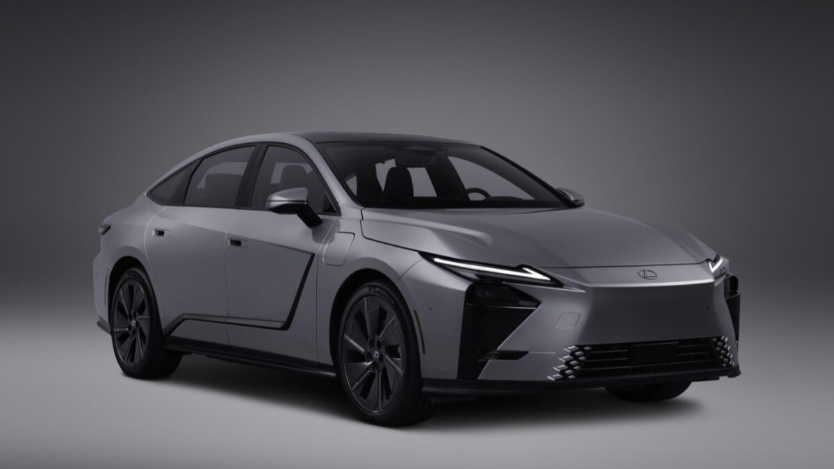 The 2026 Lexus ES seen from a front quarter angle