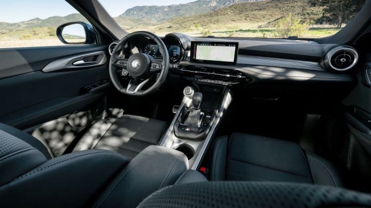 2025 Alfa Romeo Tonale front cabin