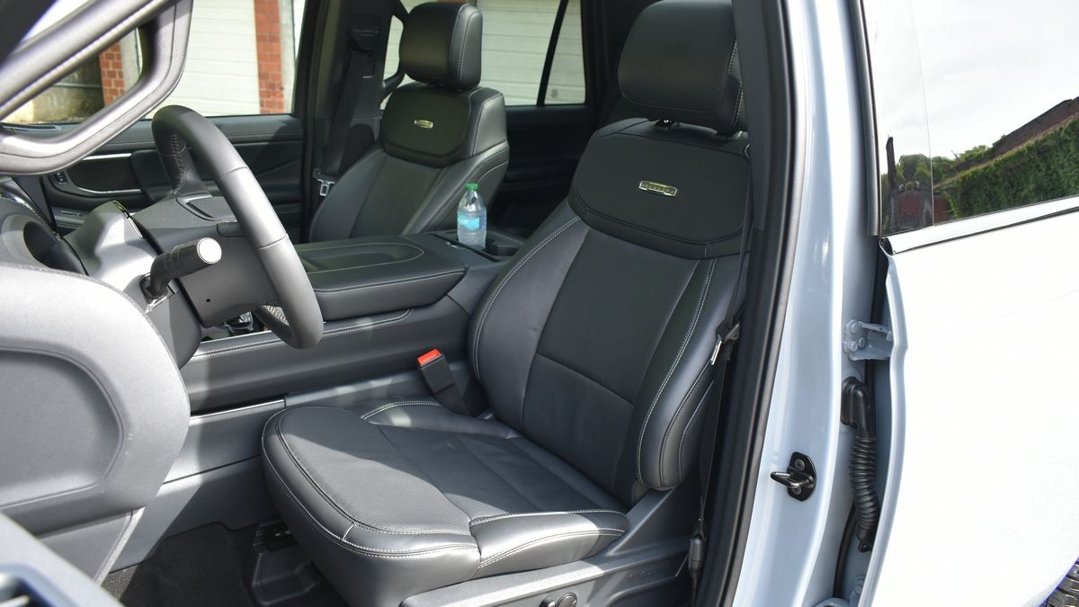 2025-ford-expedition-pront-ponts