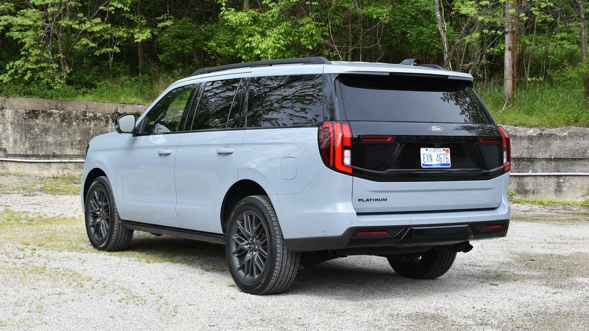 2025-ford-expedition-platinum-grey-rear-left-3qtr