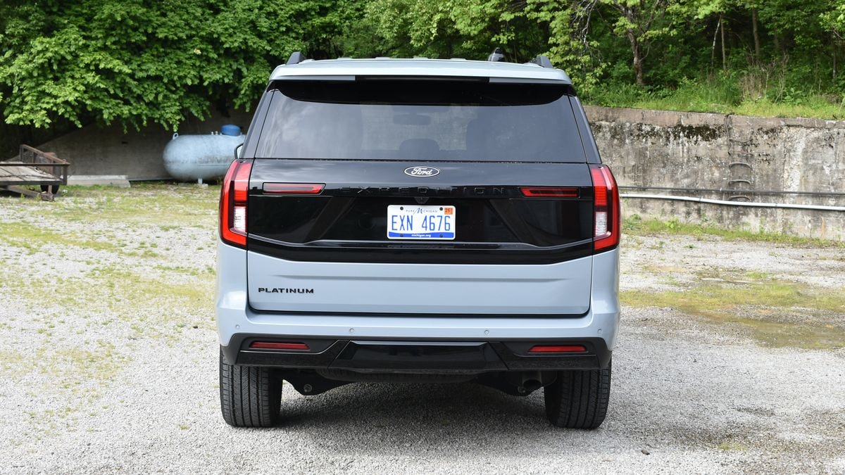 2025-ford-expedition-platinum-grey-rear