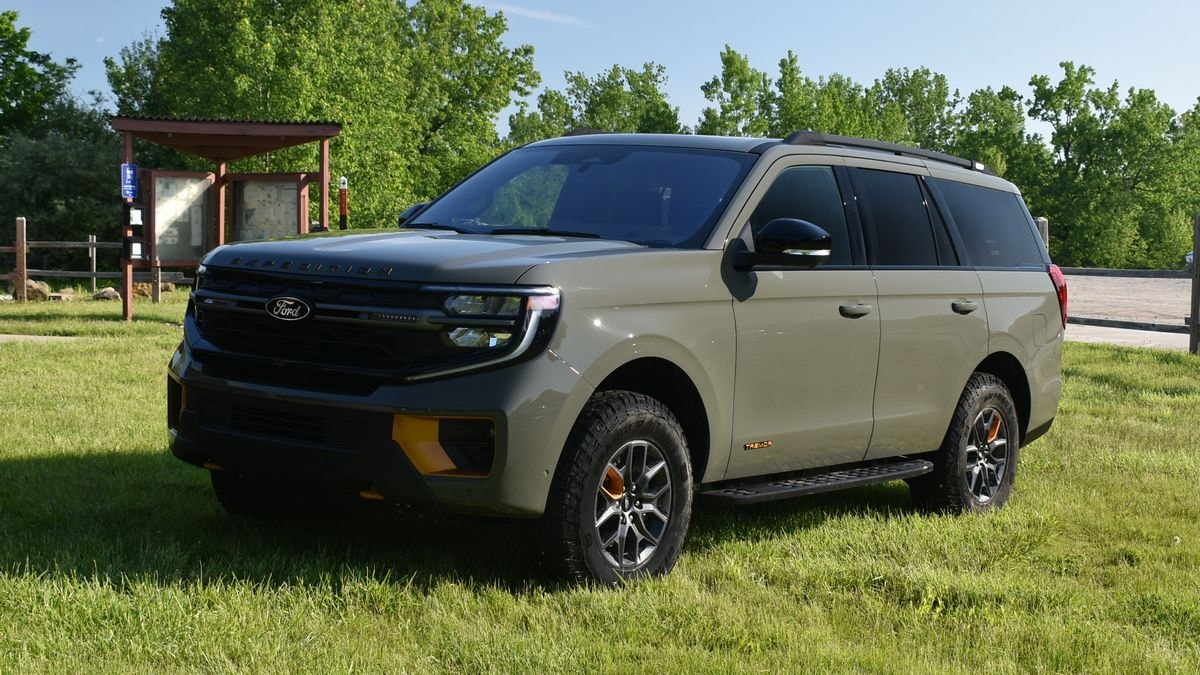 2025-ford-expedition-tremor-pront-left-3qtr