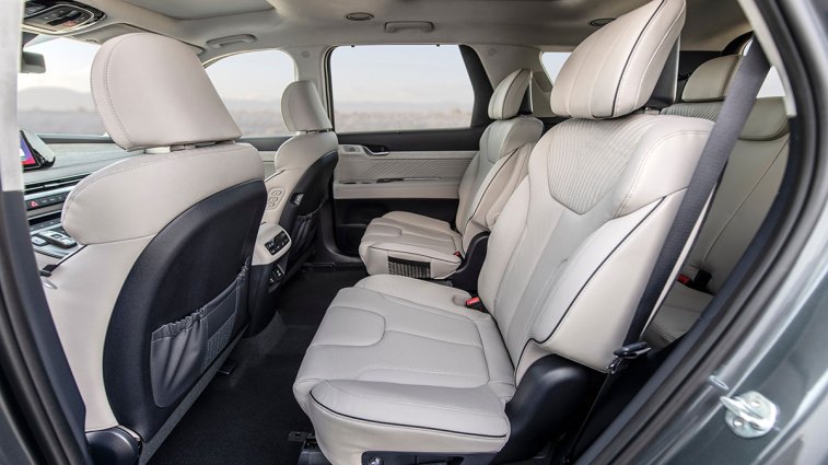 2025-hyundai-palisade-second-row