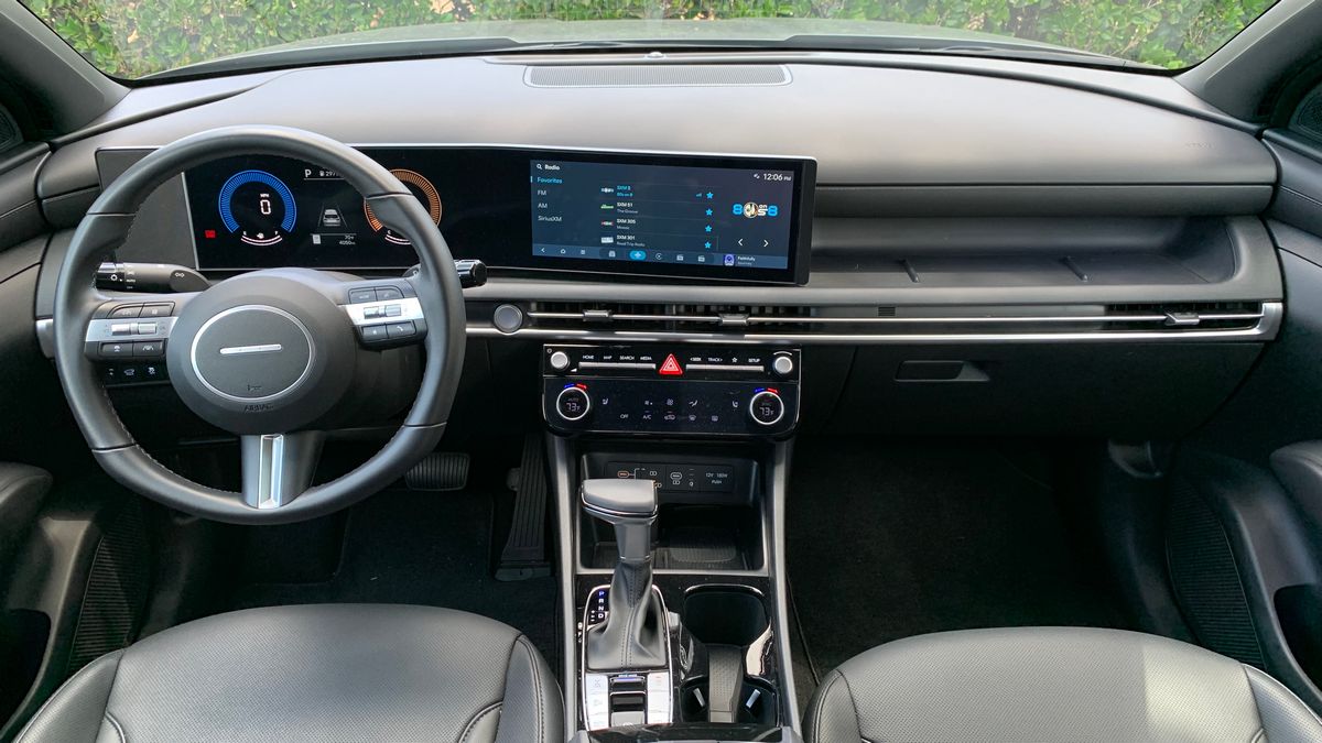 2025-hyundai-tucson-xrt-front-cabin
