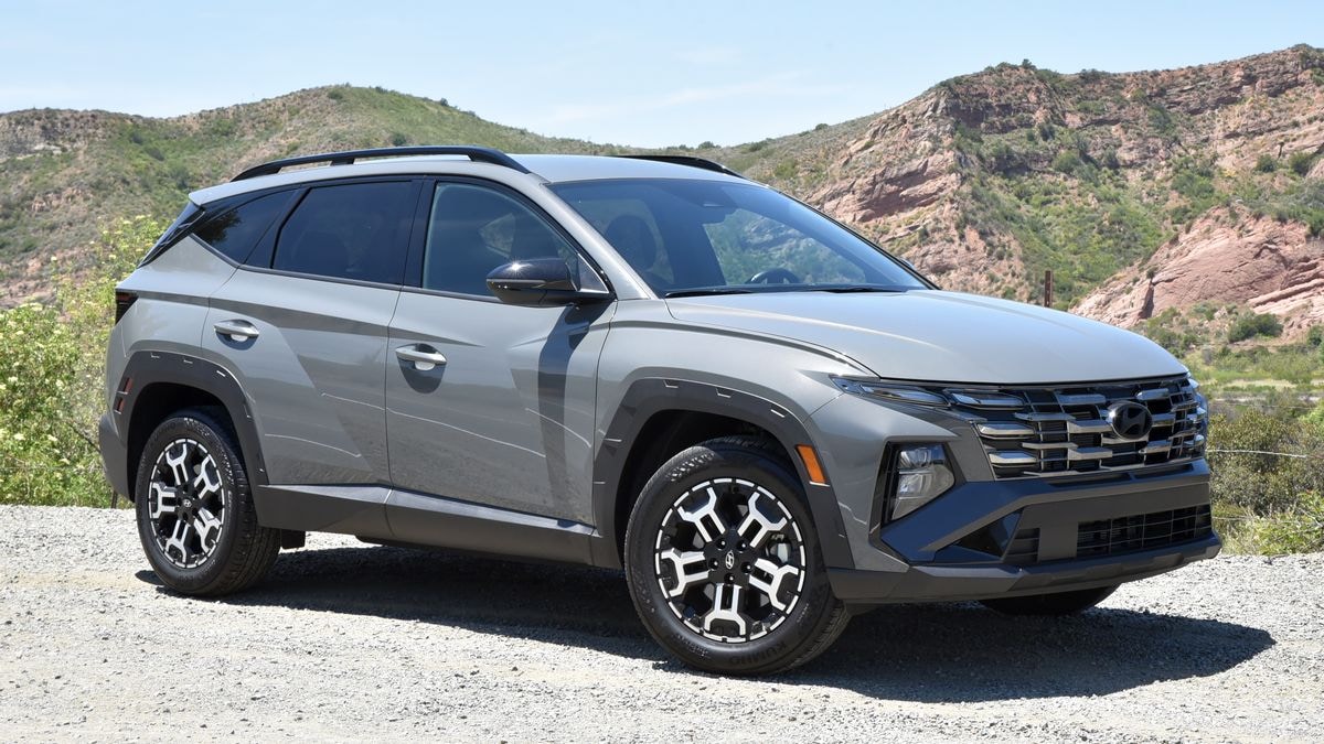 2025-hyundai-tucson-xrt-front-right-3qtr-3