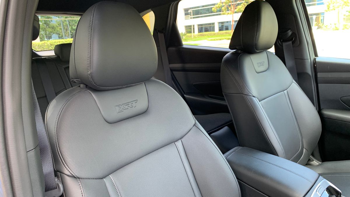 2025-hyundai-tucson-xrt-front-seats