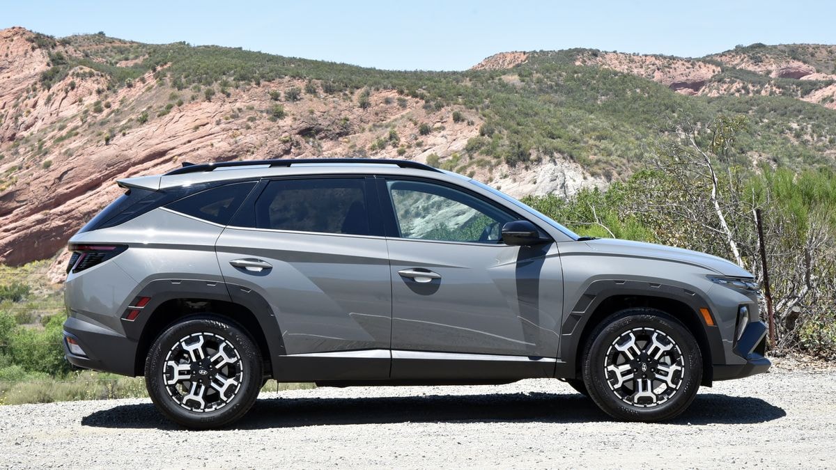 2025-hyundai-tucson-xrt-profile-right