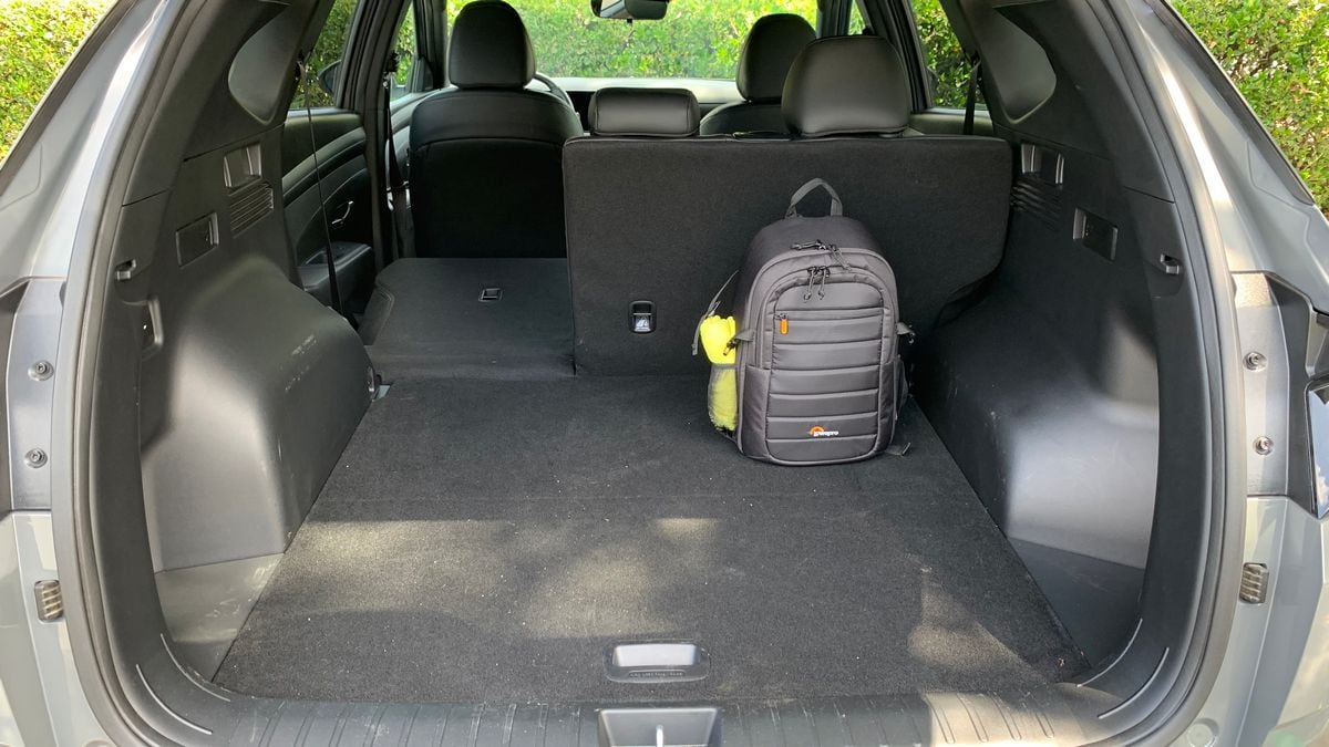 2025-hyundai-tucson-xrt-rear-cargo