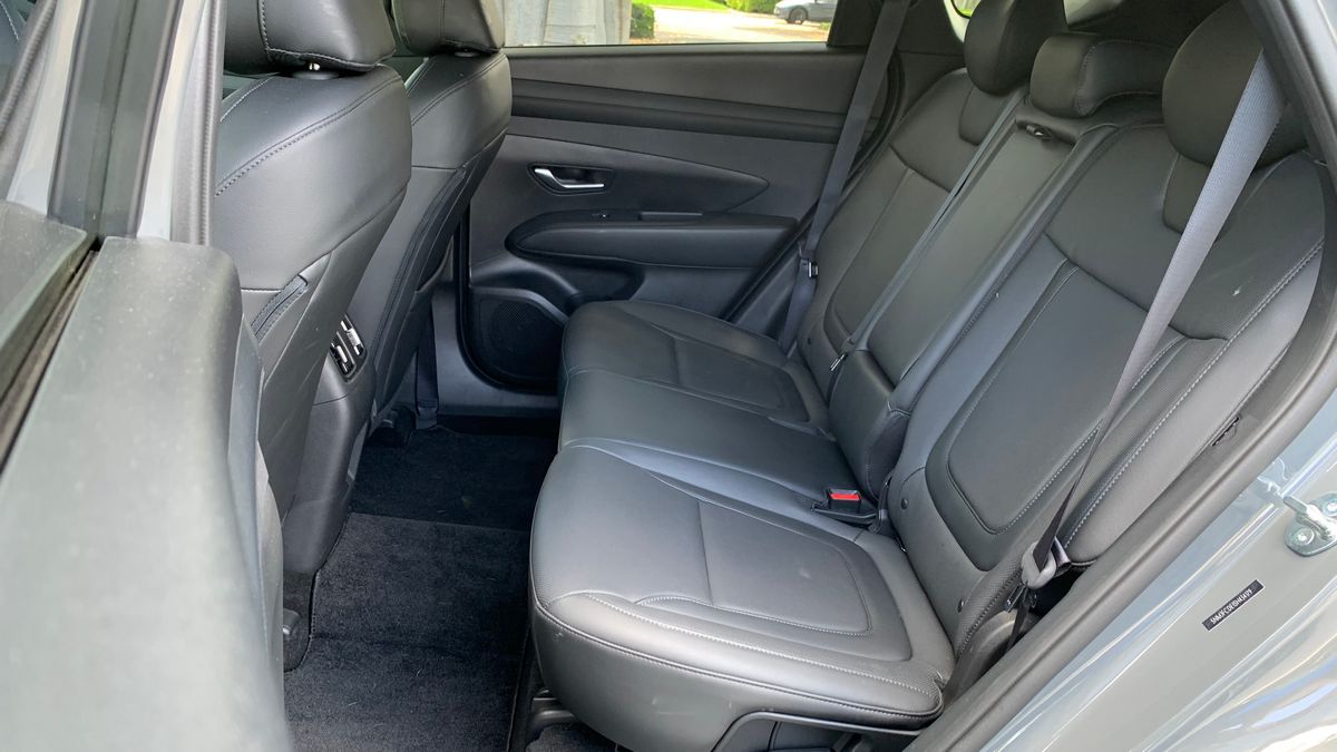 2025-hyundai-tucson-xrt-rear-seats